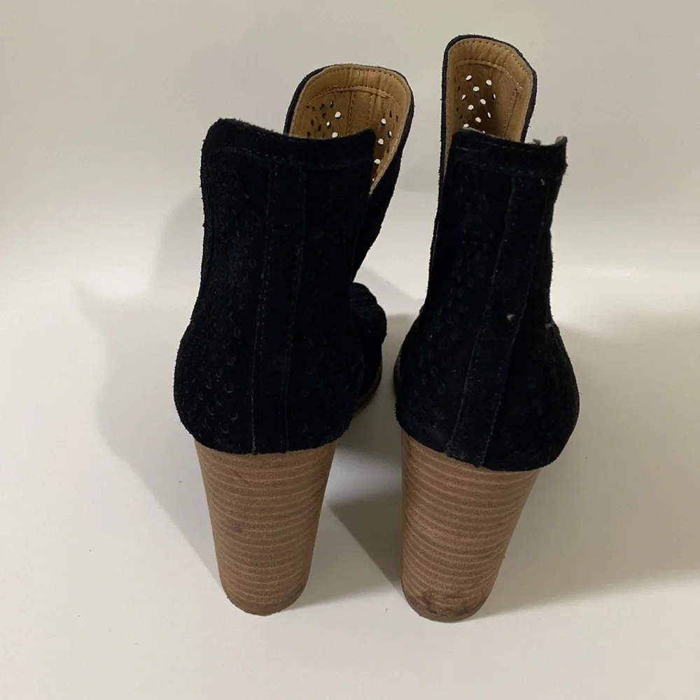 Lucky Brand pull perforated